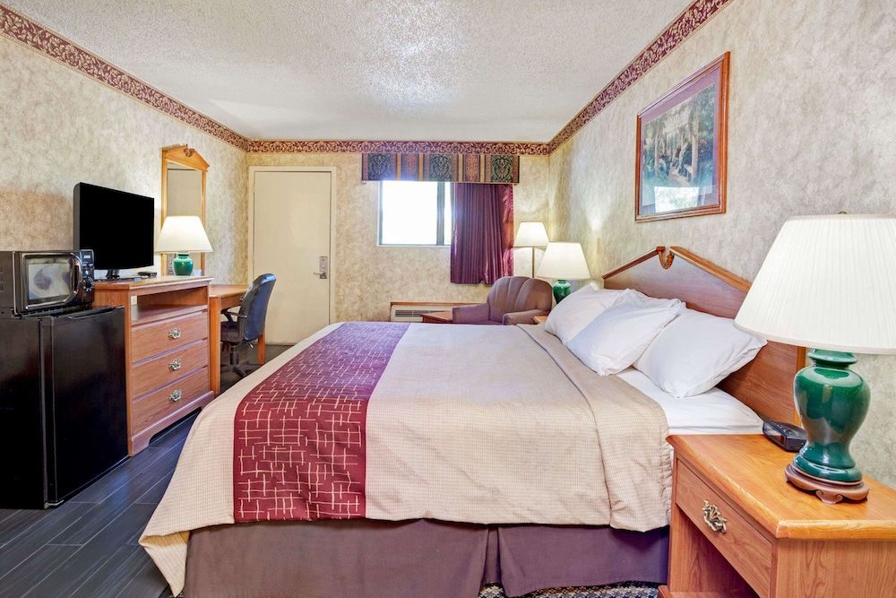 Room, 1 King Bed, Non Smoking