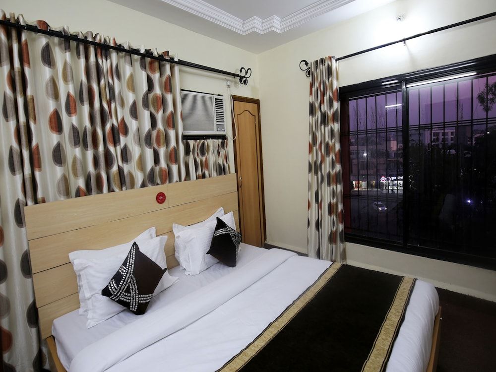 undefined OYO 10416 Hotel Arts Executive 4