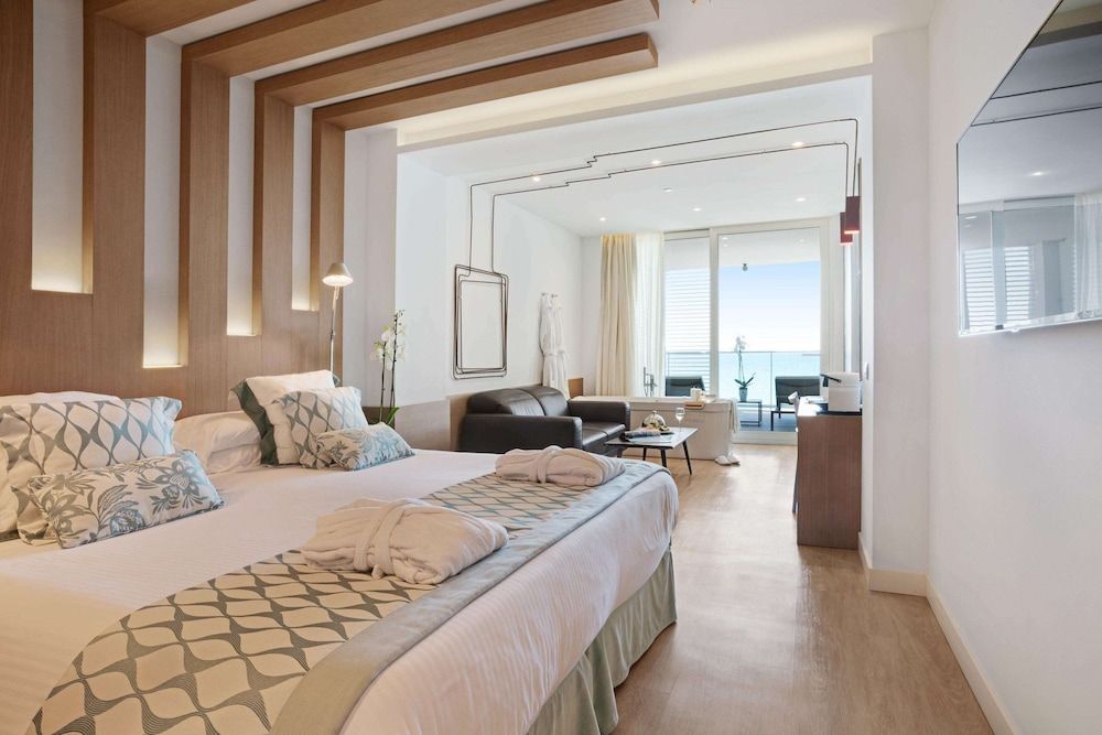 Junior Suite, Sea View (high floor)