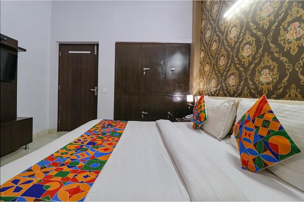 FabHotel K9 Deluxe Room 2