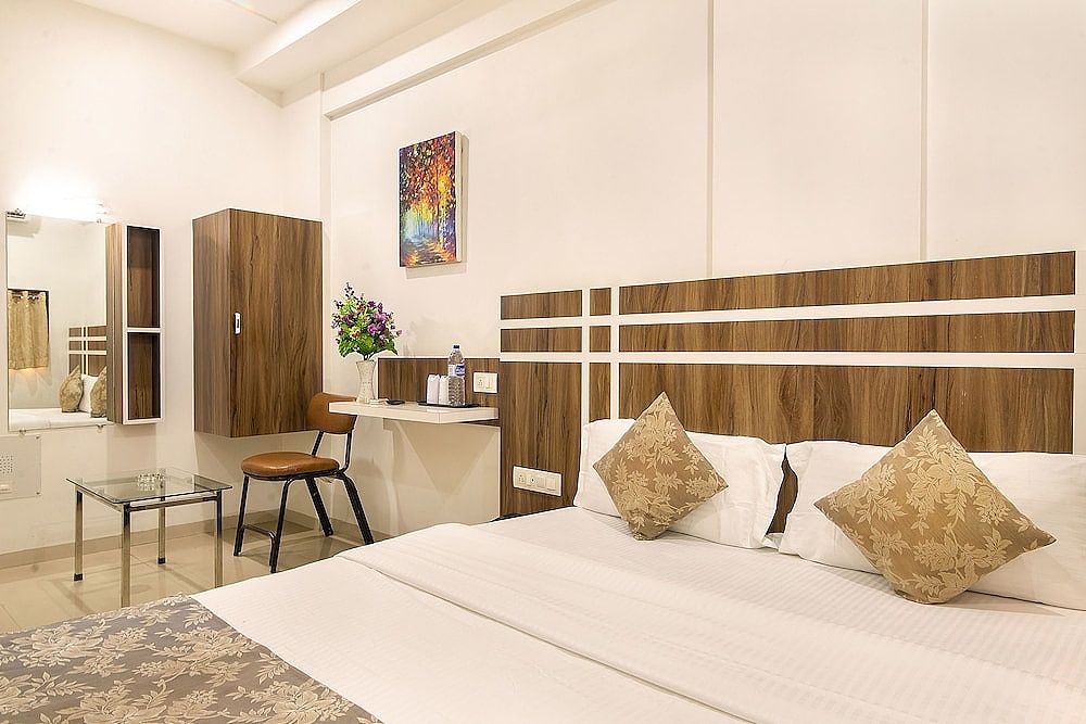 Hotel Satkar Deluxe Room 2