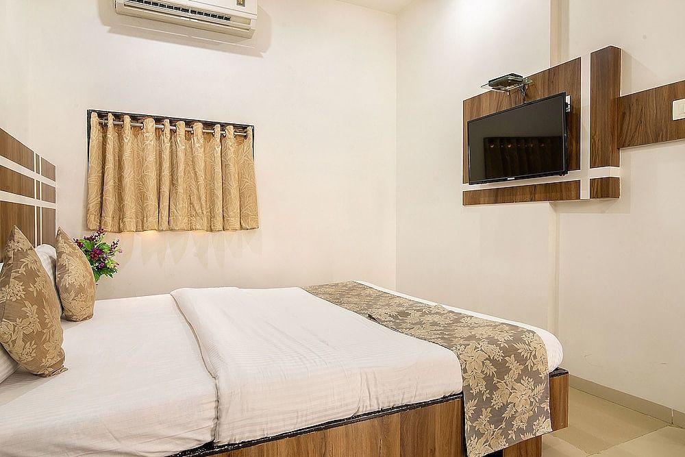 Hotel Satkar Deluxe Room