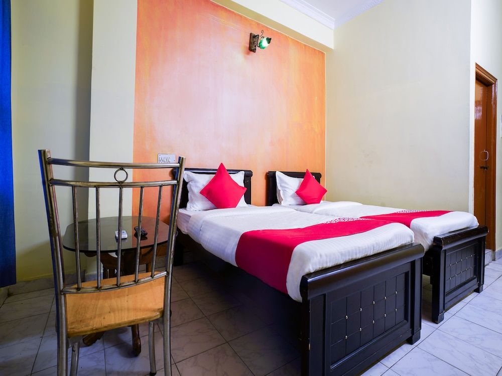 OYO 19121 V G Guest House Single Room (Saver) 24