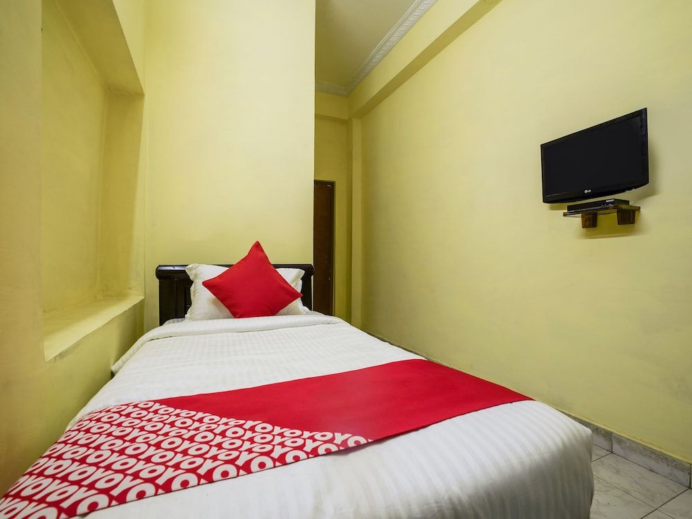 OYO 19121 V G Guest House Single Room (Saver) 26