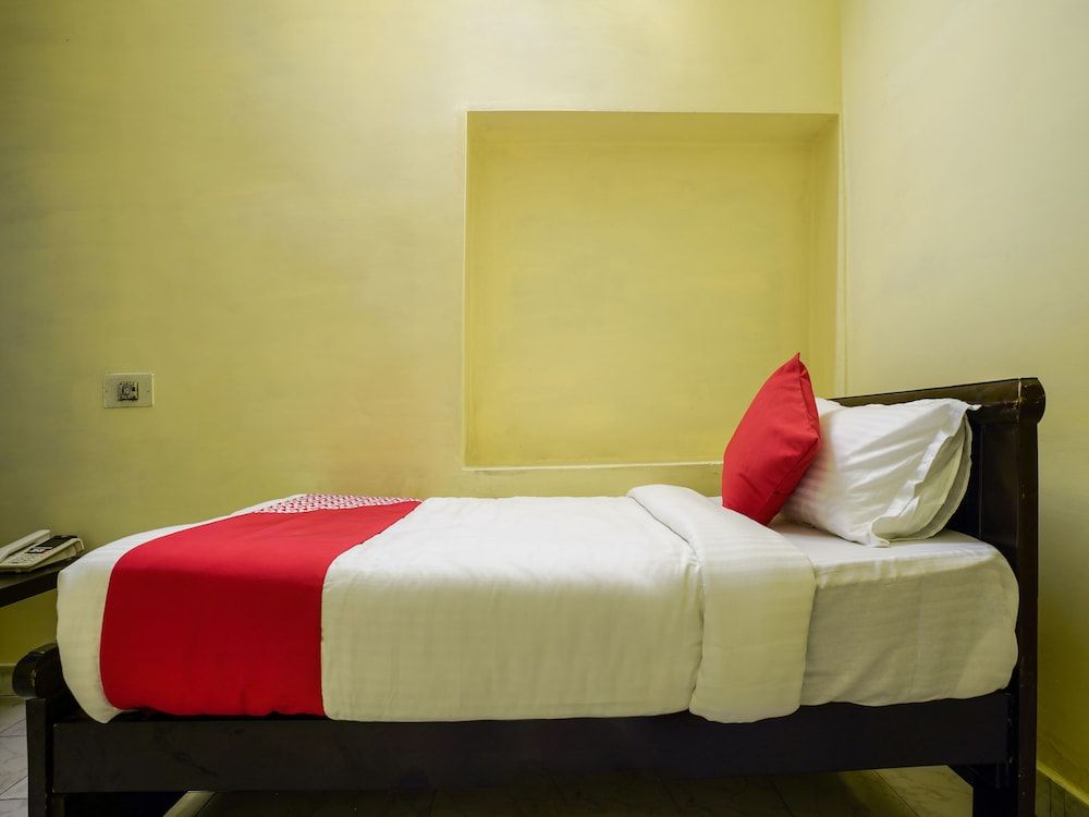OYO 19121 V G Guest House Single Room (Saver) 17