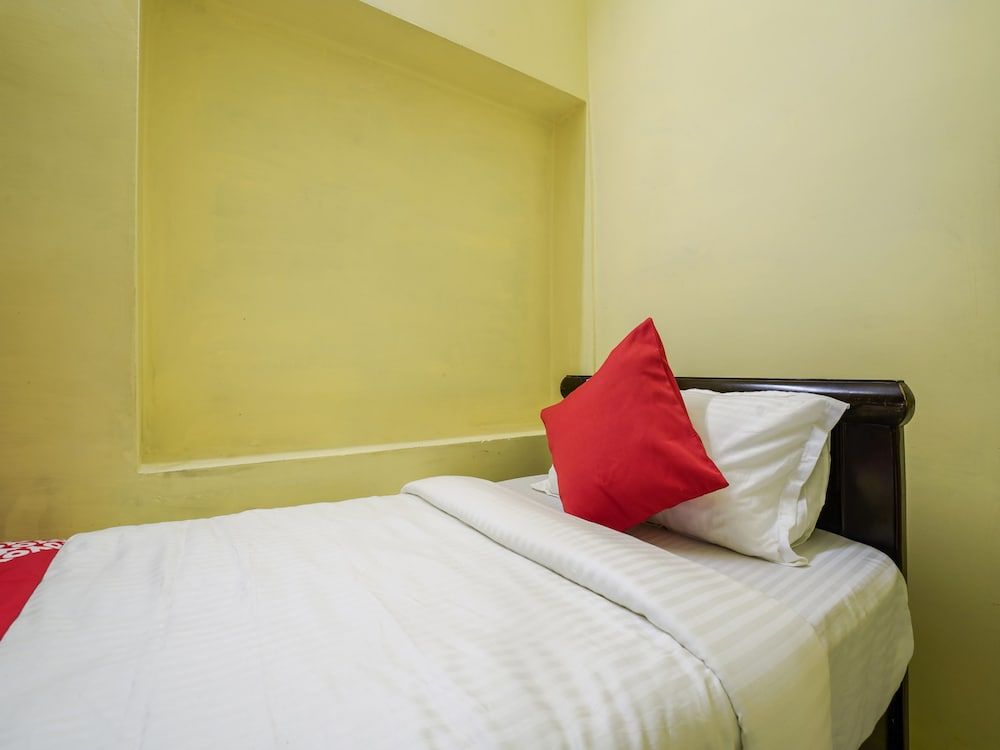 OYO 19121 V G Guest House Single Room (Saver) 20