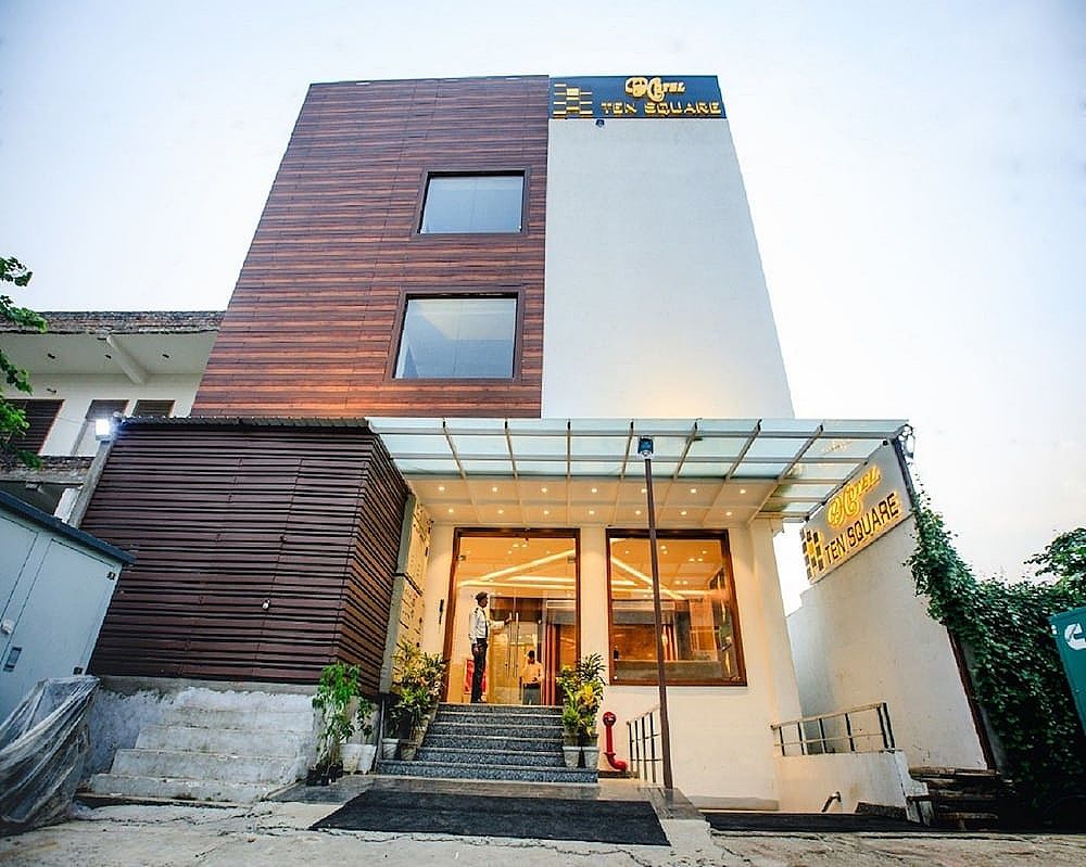 HOTEL TEN SQUARE (5 Minutes from The Taj Mahal)