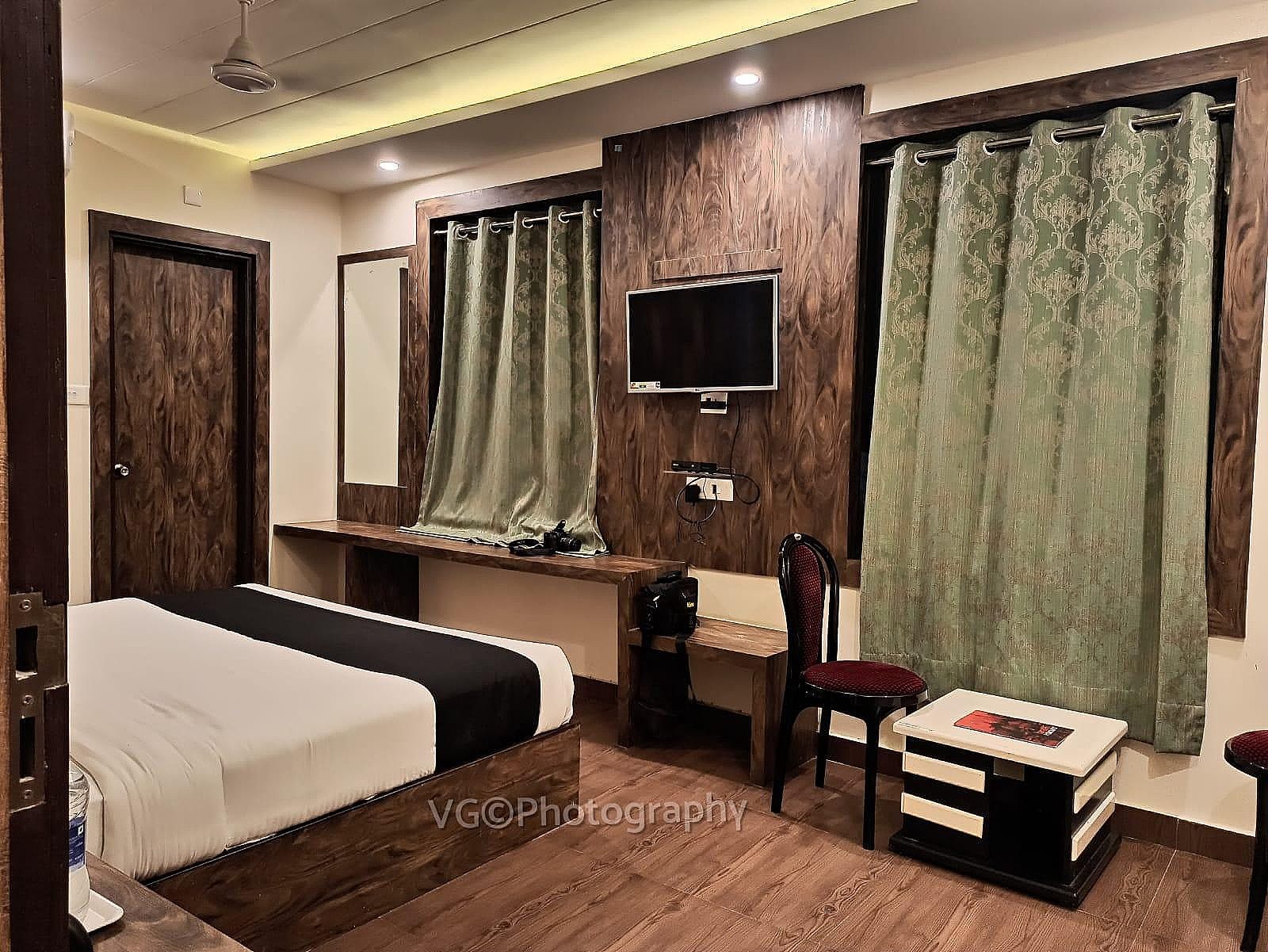 Hotel Janki Inn Deluxe Room 3