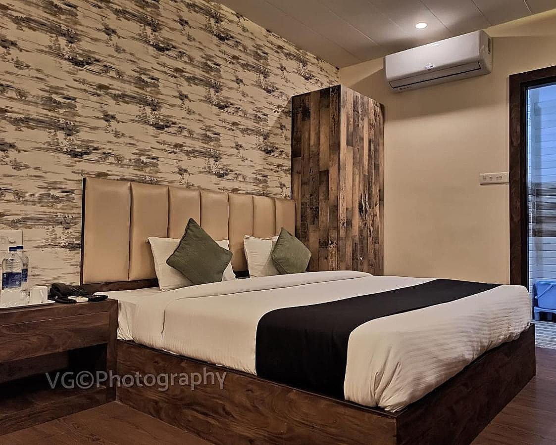 Hotel Janki Inn Deluxe Room 2