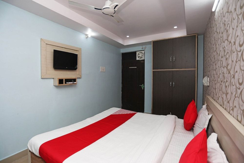 OYO 19192 Hotel New Metro Standard Room 4
