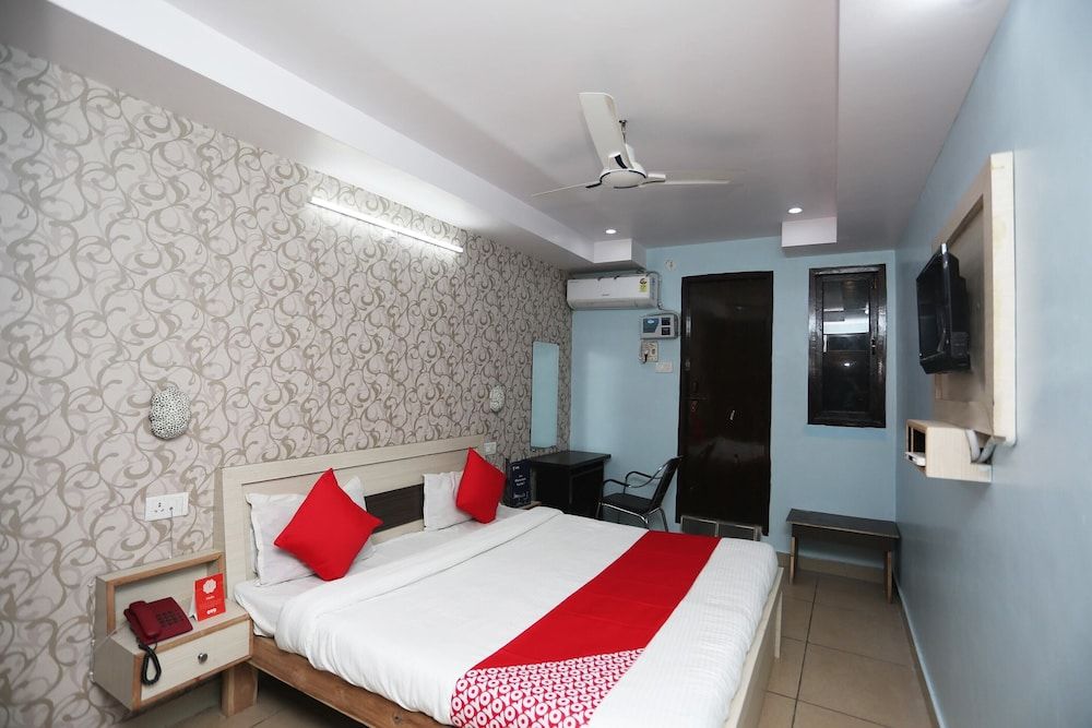 OYO 19192 Hotel New Metro Standard Room 2