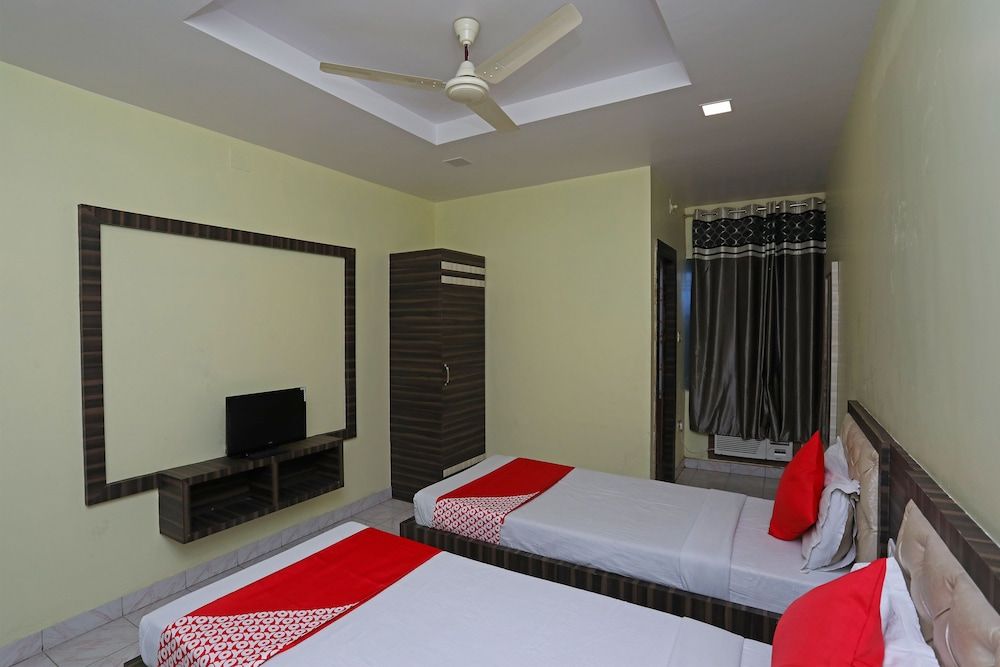OYO 29689 Hotel Pramod Double or Twin Room 3