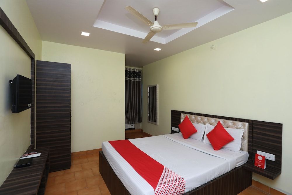OYO 29689 Hotel Pramod Deluxe Double or Twin Room