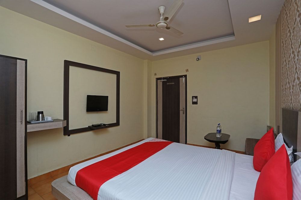 OYO 29689 Hotel Pramod Double or Twin Room 2