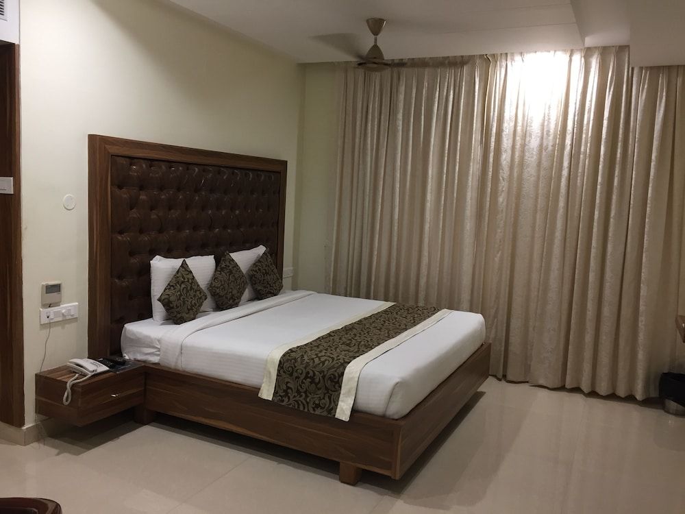 Ostin Viceroy Grand Deluxe Bedroom 9