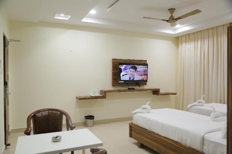 Ostin Viceroy Grand Deluxe Bedroom 13