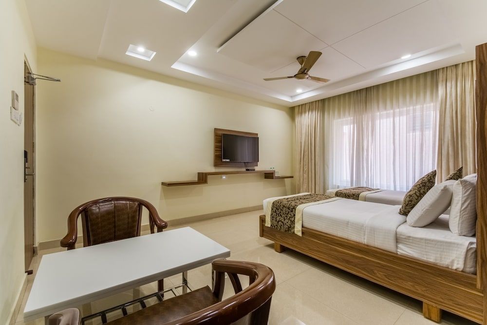 Ostin Viceroy Grand Deluxe Bedroom 8