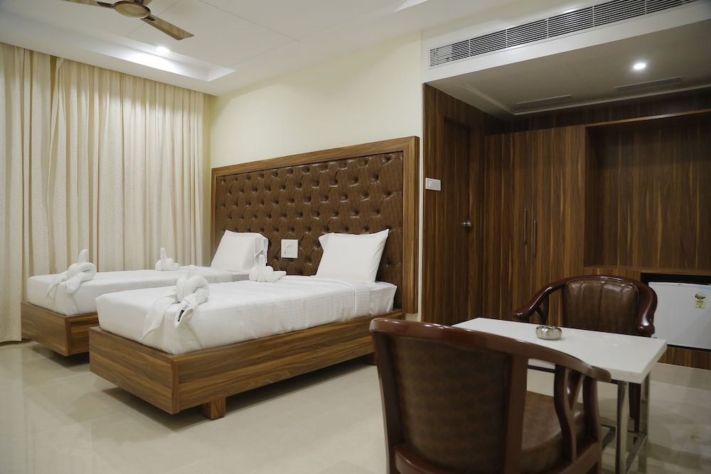 Ostin Viceroy Grand Deluxe Bedroom 6