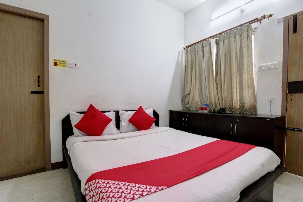 undefined OYO 46168 Sky Hotels 7