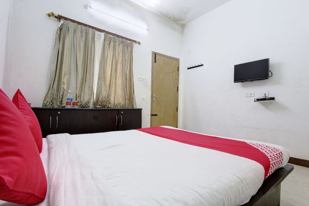undefined OYO 46168 Sky Hotels 8