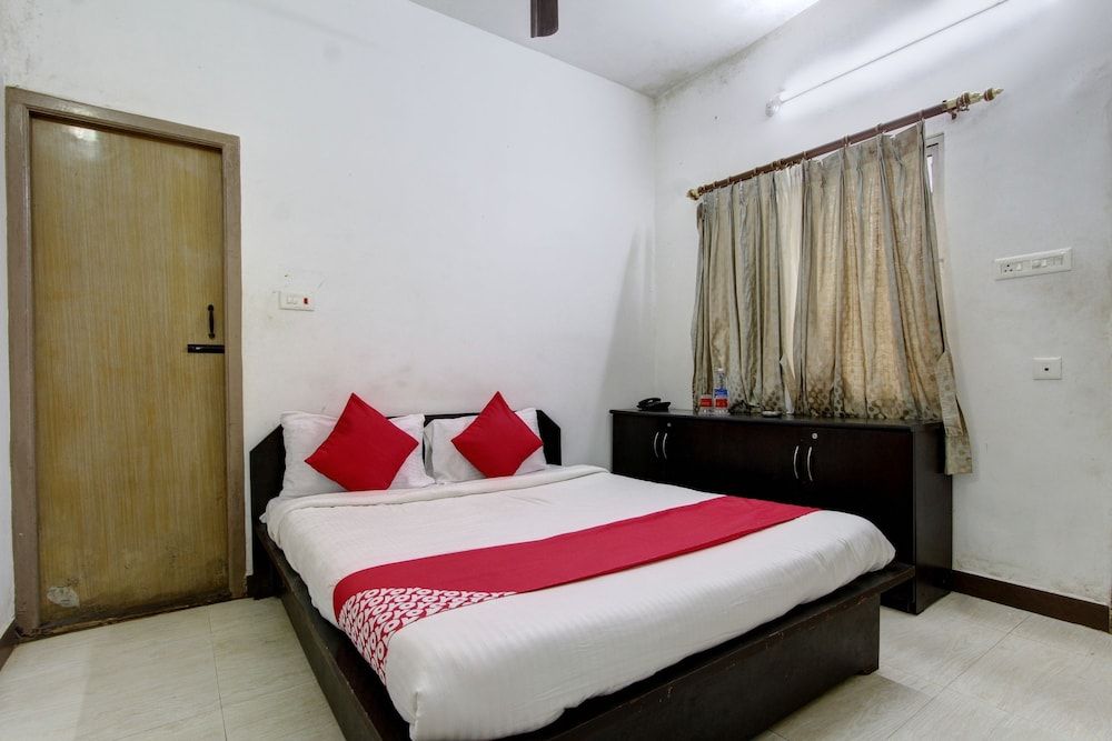 undefined OYO 46168 Sky Hotels 6