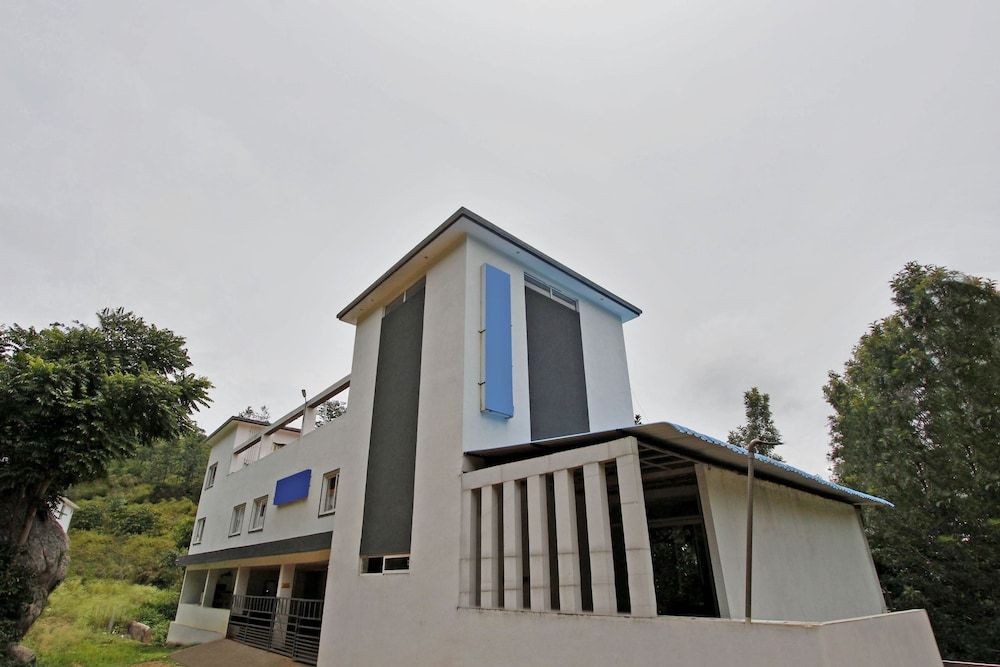 undefined OYO 46168 Sky Hotels