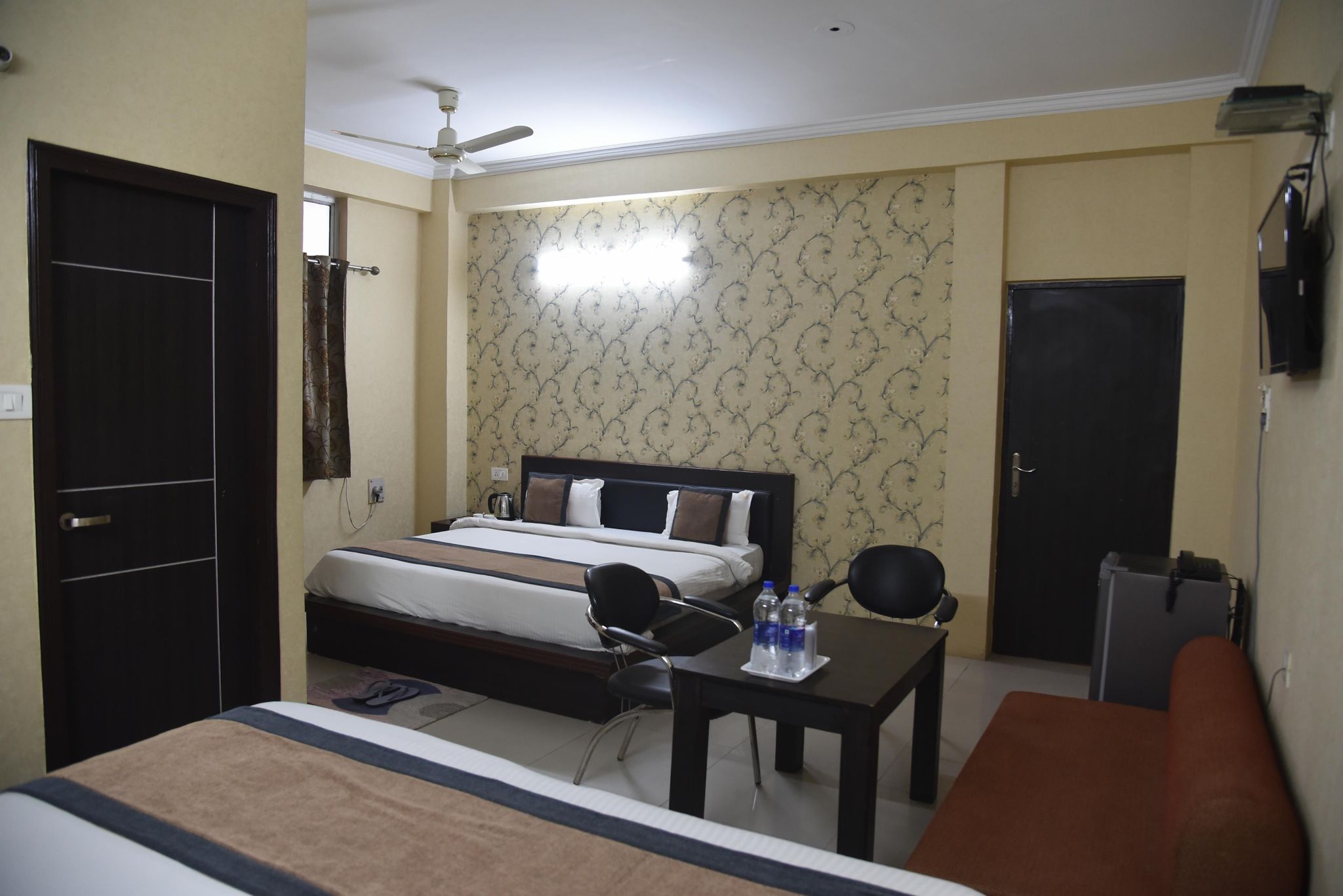 Deluxe / Corporate -SINGLE Room