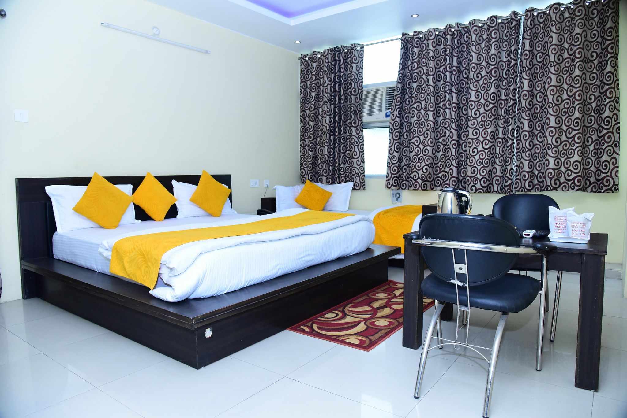 Deluxe / Corporate -SINGLE Room