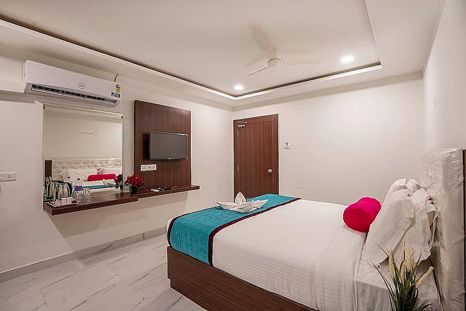 Hotel ORIGIN Hyderabad Airport Deluxe Premium Room 4