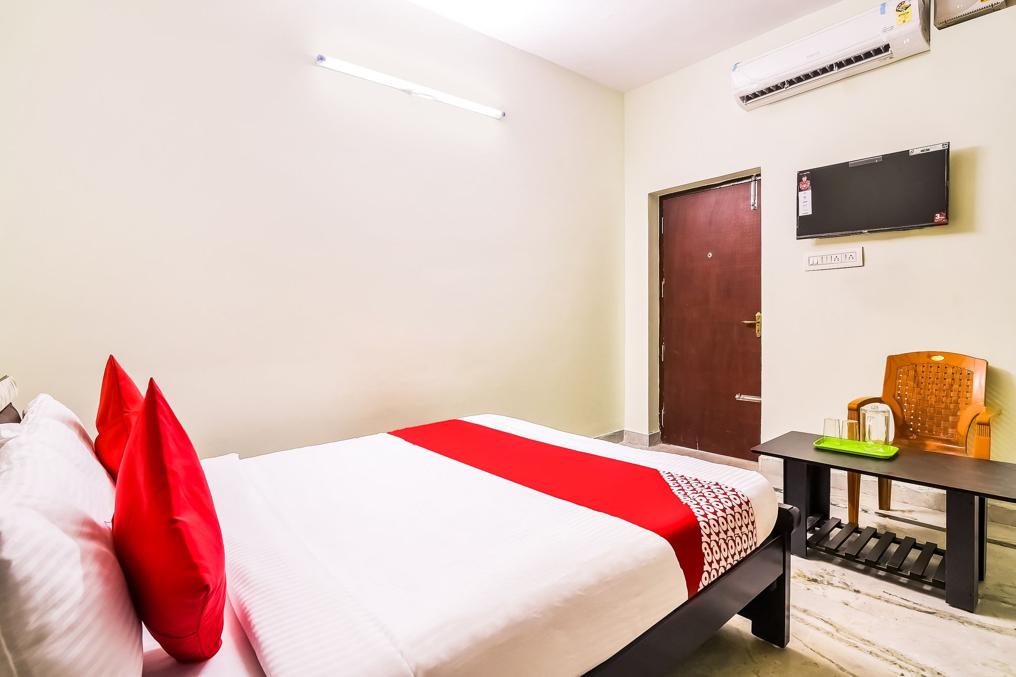 undefined OYO 42984 Kartikeya Park View Residency 8