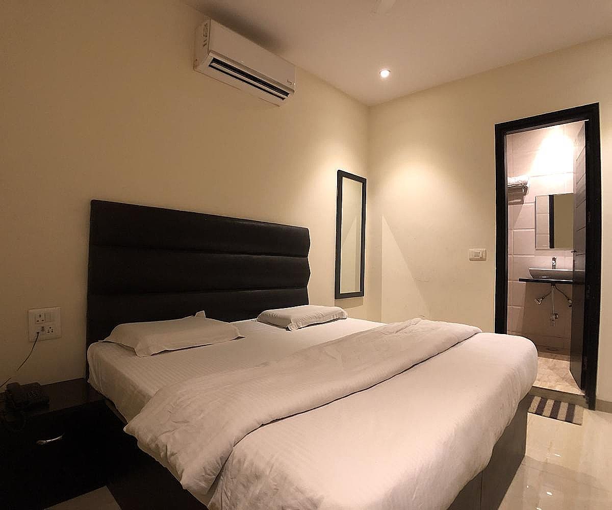 Hotel Solitaire Deluxe Room 12