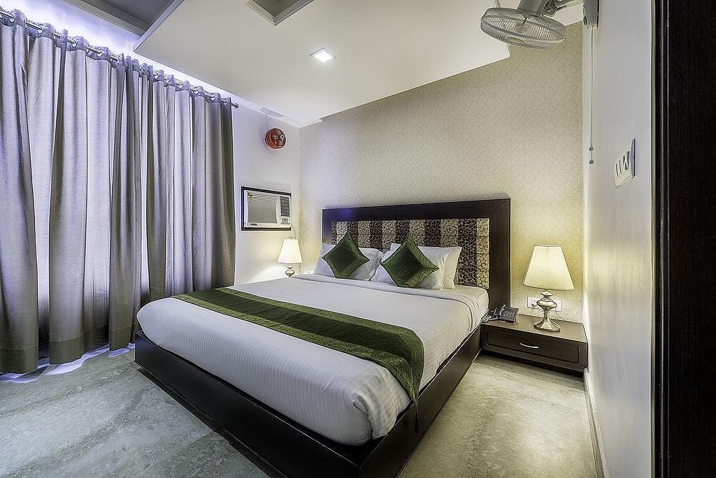 Hotel Raya Inn Deluxe Double Room 4
