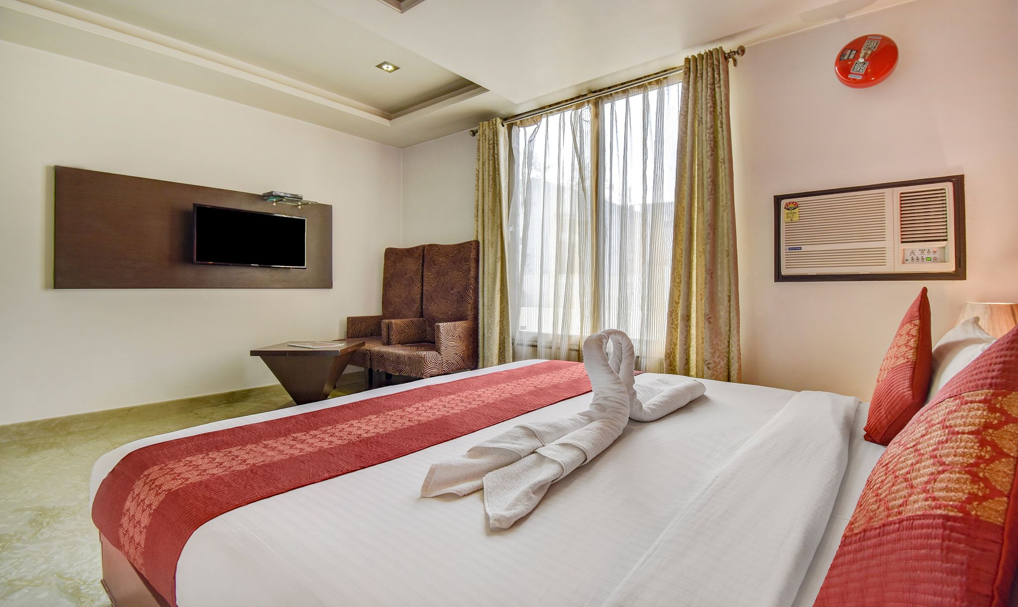 Hotel Raya Inn Deluxe Double Room 11