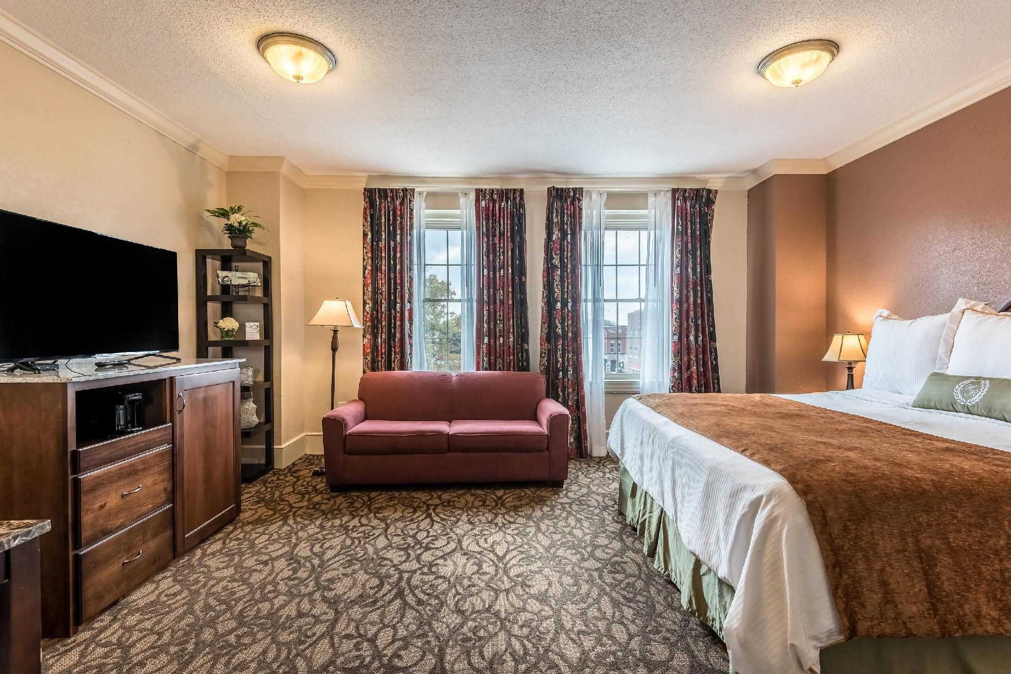 1 King Bed, Nonsmoking