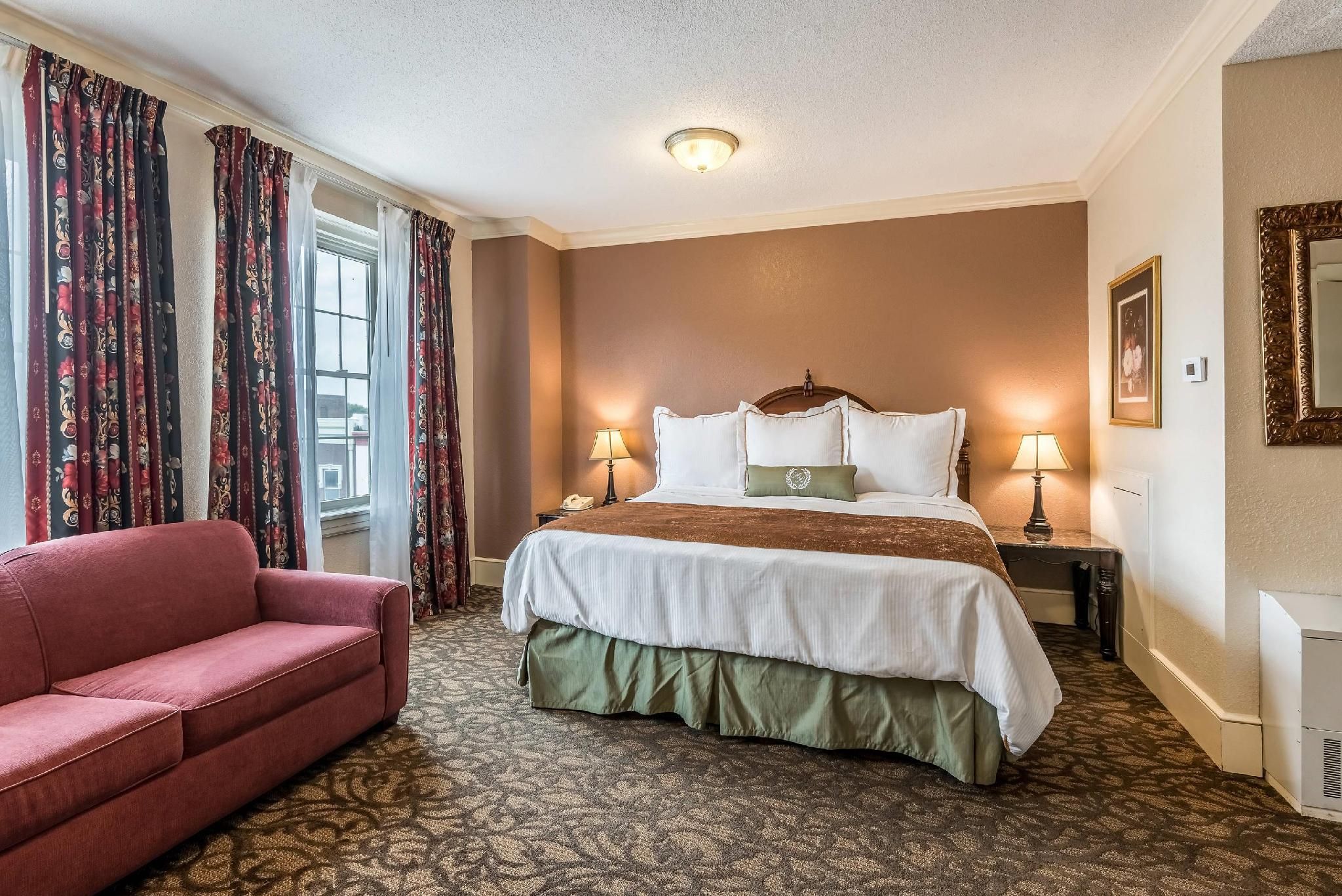 1 King Bed, Nonsmoking
