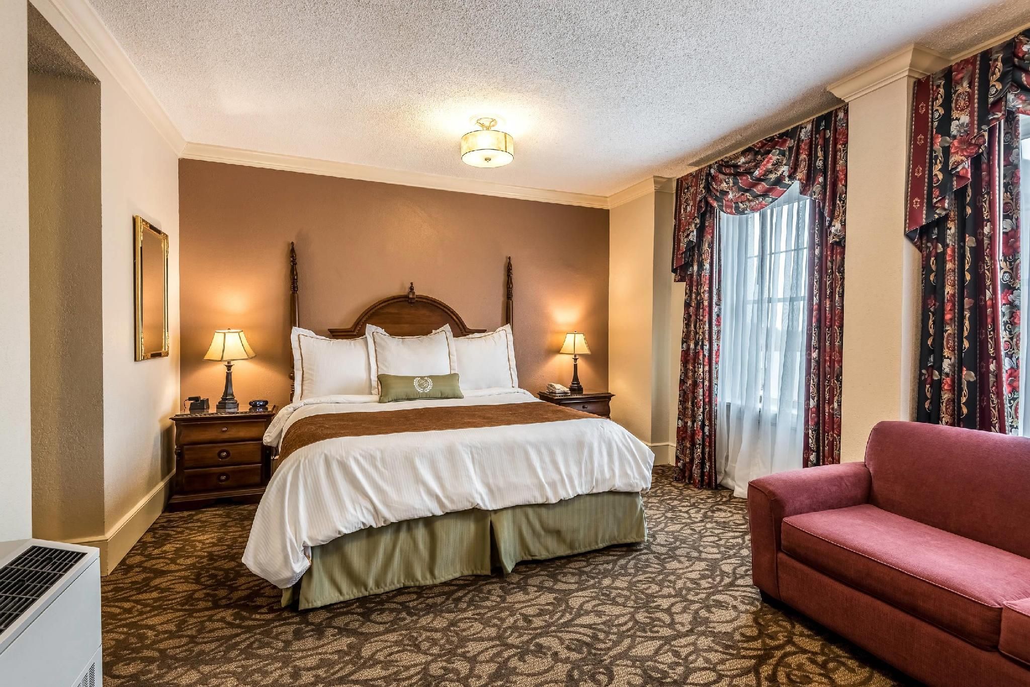1 King Bed, Suite, Nonsmoking