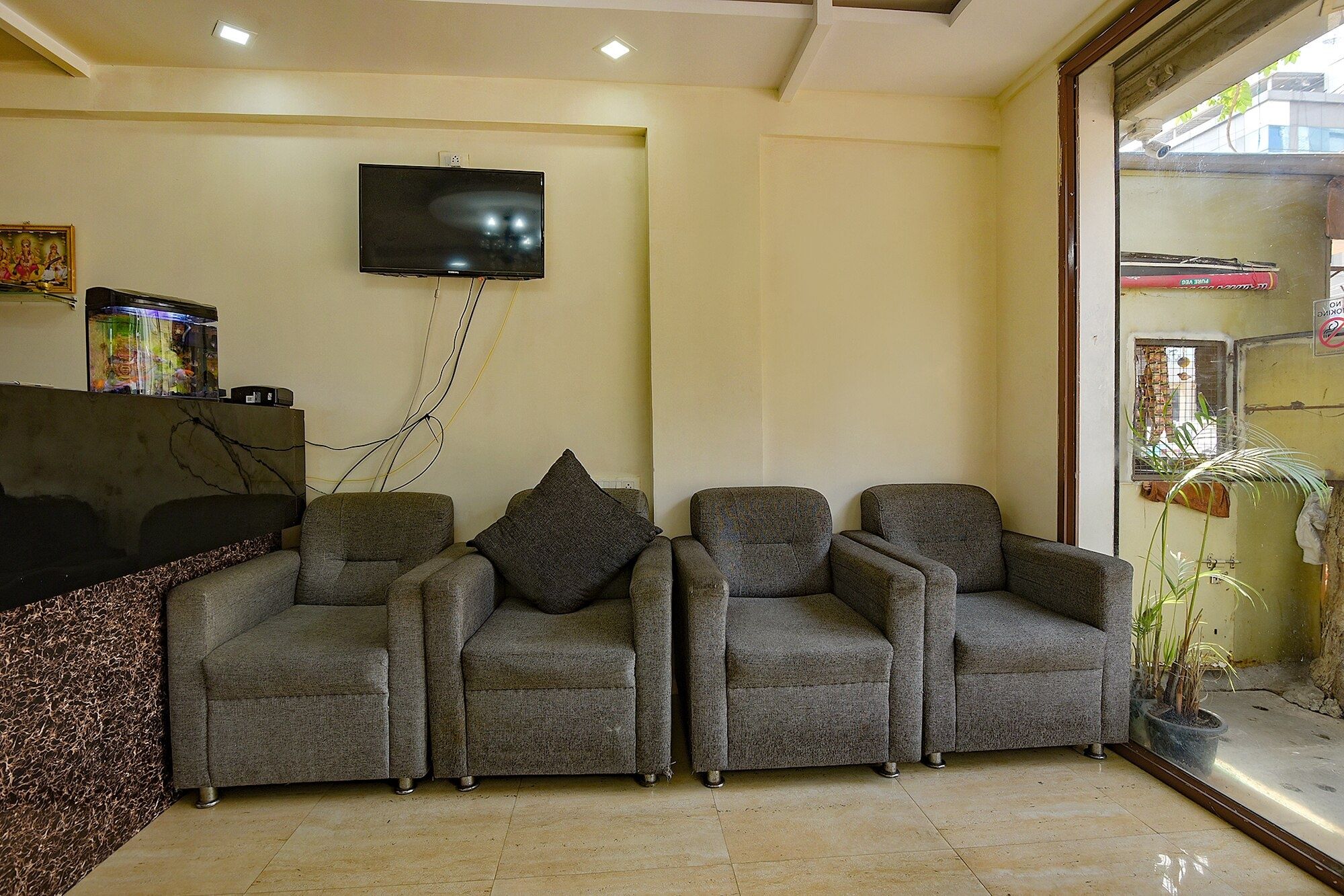 undefined Fabhotel Emerald Inn 2