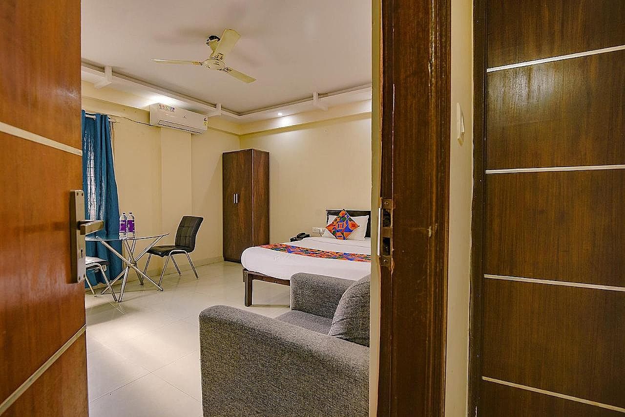 Fabhotel Emerald Inn Deluxe Room 18