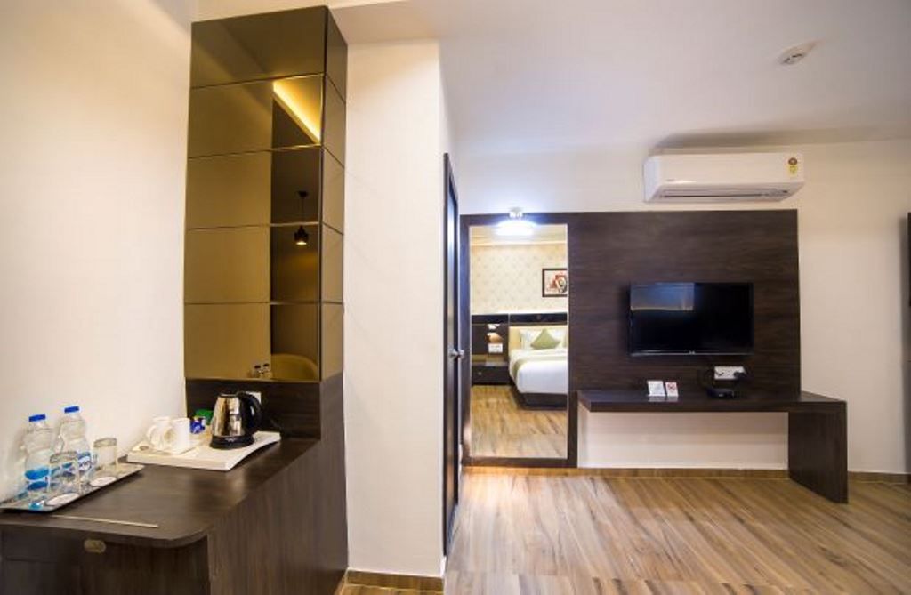 Hotel Shivalik Deluxe Room 6