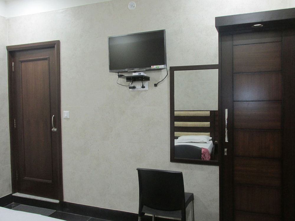 Hotel Silk Family Room (AC) 3