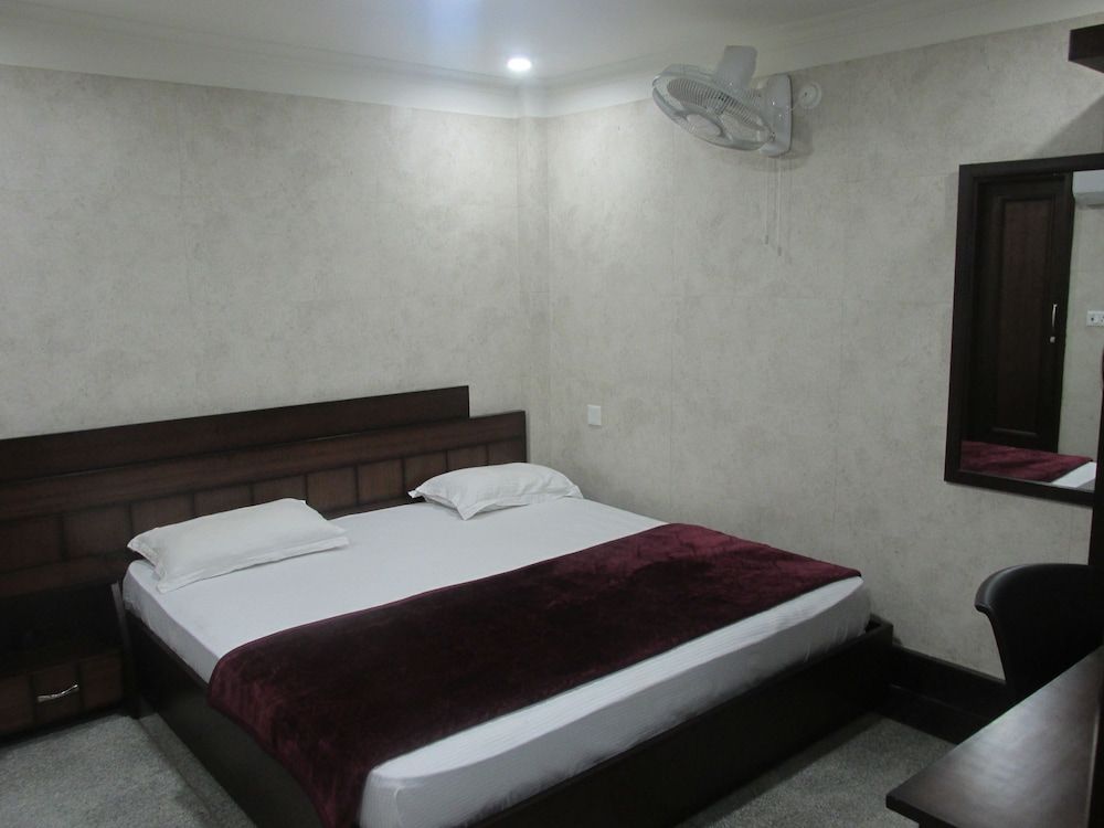 Hotel Silk Basic Single Room