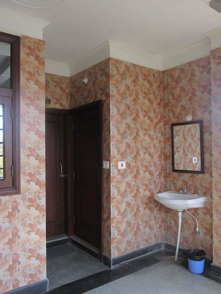 Hotel Silk Basic Single Room 3