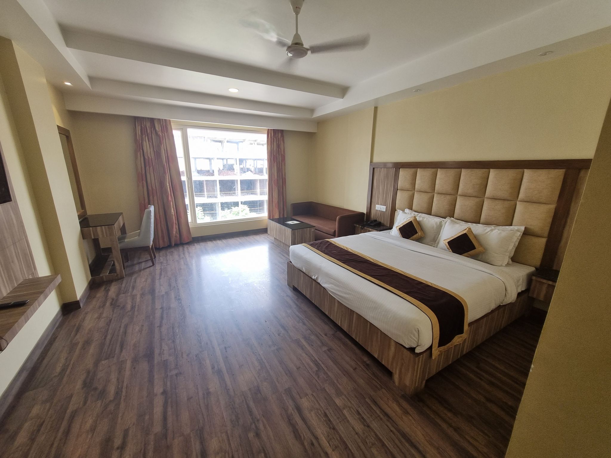 Tulip Tree Deluxe Double Room 13