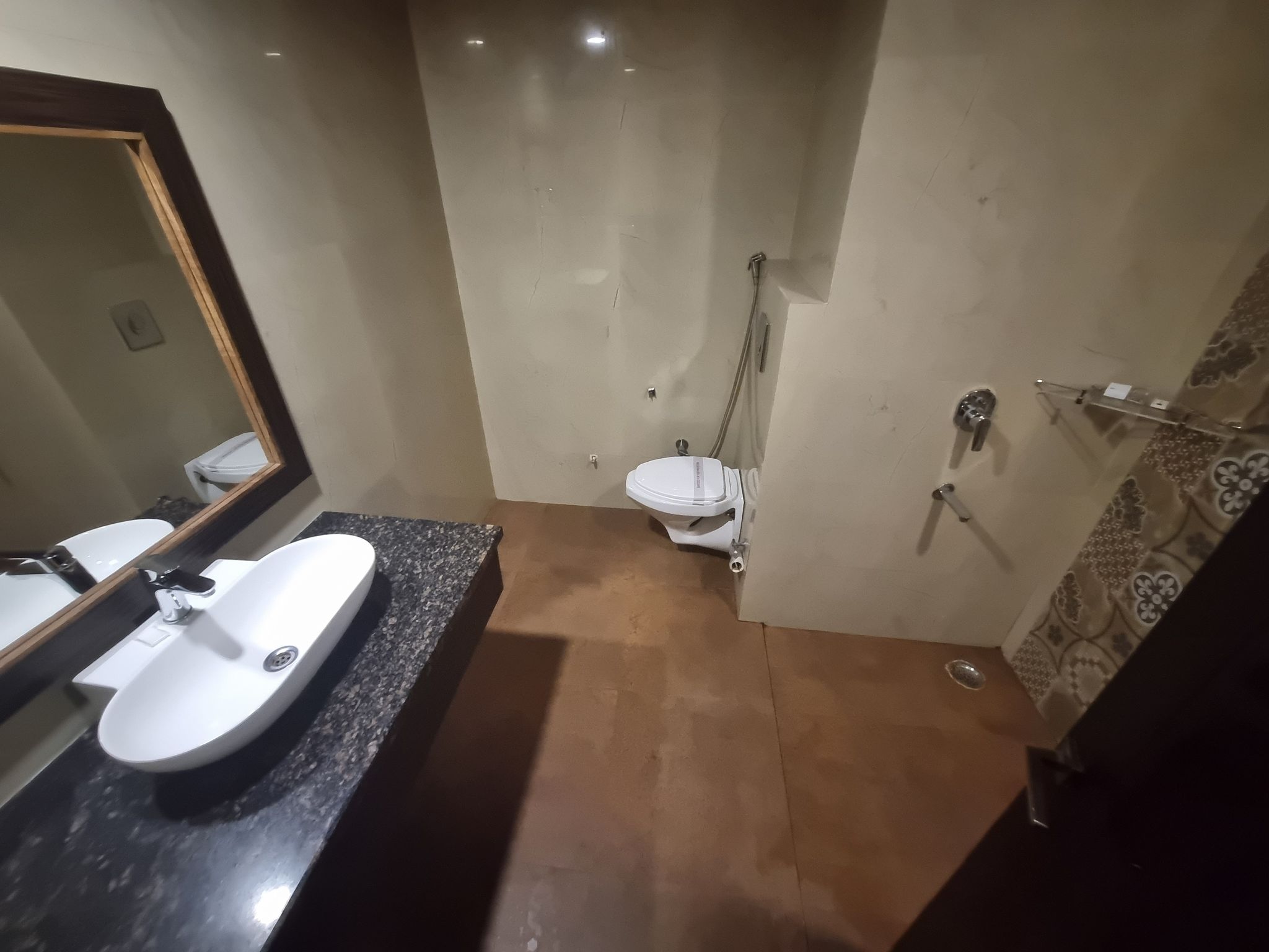 Tulip Tree Deluxe Double Room 17
