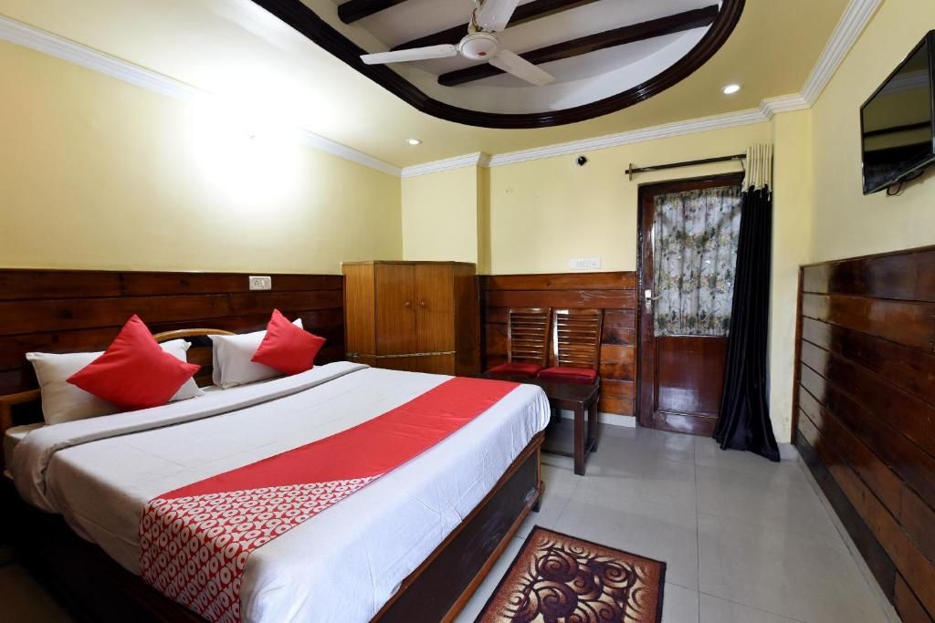 OYO 19541 Hotel Jammu Palace(JMU043) Classic Triple Room 2