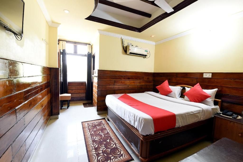 OYO 19541 Hotel Jammu Palace(JMU043) Classic Triple Room