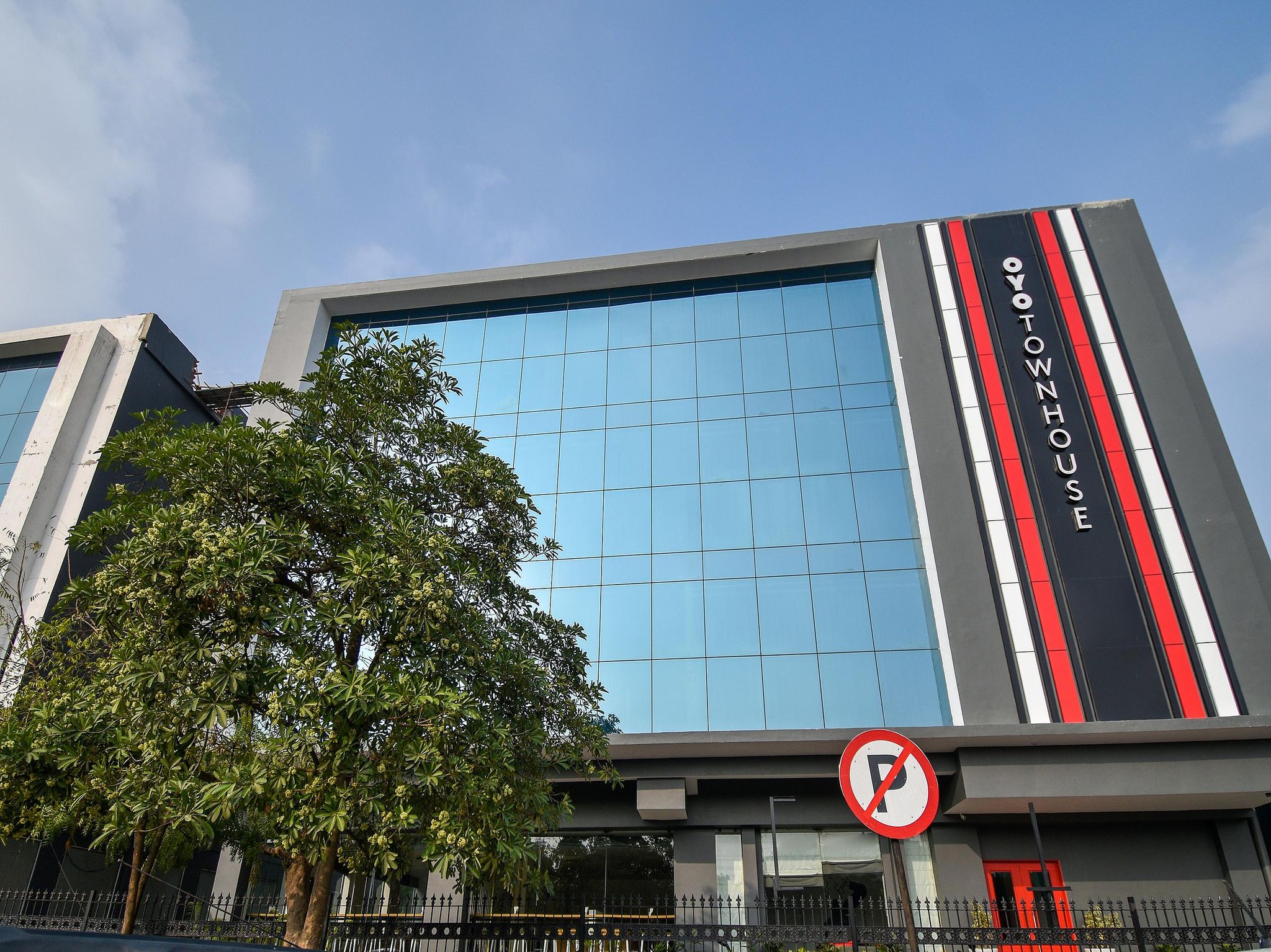 undefined OYO Townhouse 596 Hotel KG Estate