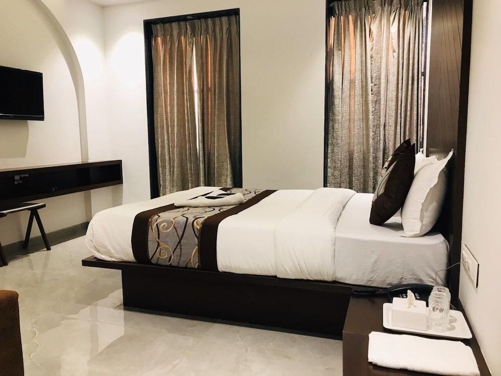 Hotel Flora Suites Suite Room 2