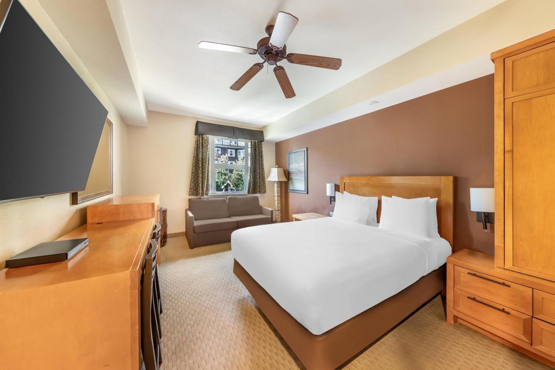 undefined Hilton Vacation Club Lake Tahoe Resort South 3