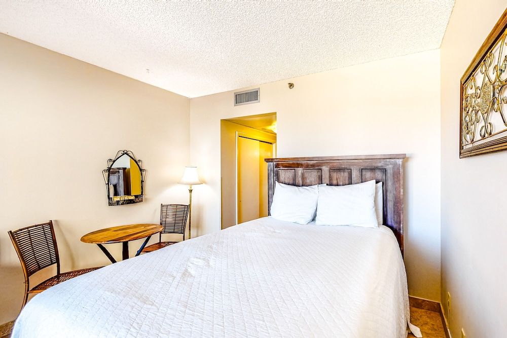 Surfside Resort Room (Studio)